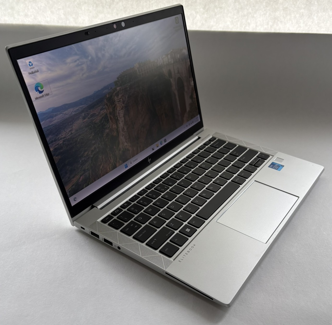 HP EliteBook 830 G8 Compacte premium laptop met 32GB RAM 4 Refurbished HP EliteBook 830 G8 compacte premium laptop met 32GB RAM bij Marcos IT